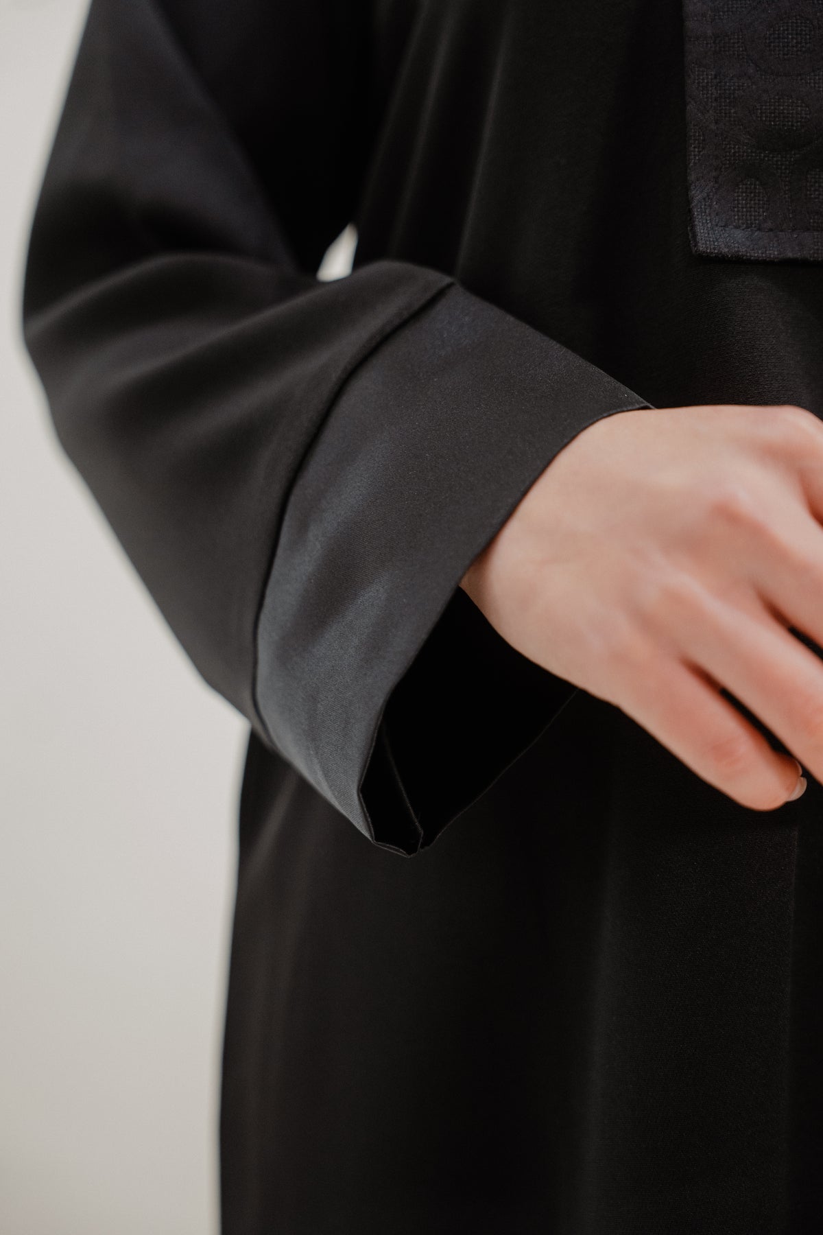 Black Short Sleeve Abaya – Élégance Aura Luxury Homewear