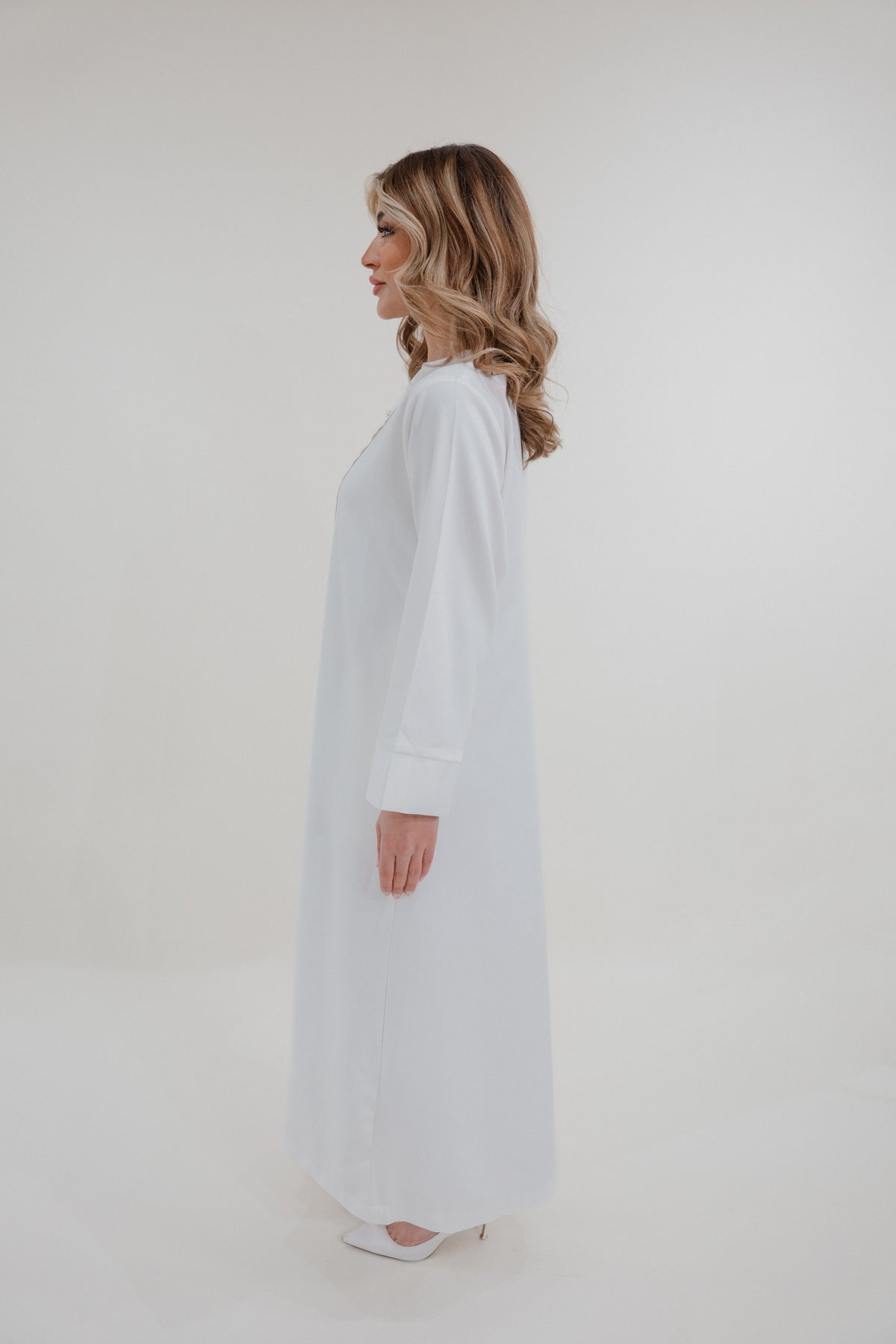 White Abaya – Élégance Aura Luxury Homewear