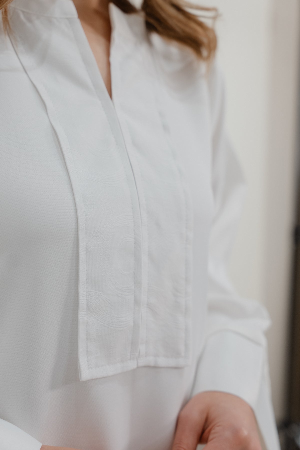 White Abaya – Élégance Aura Luxury Homewear