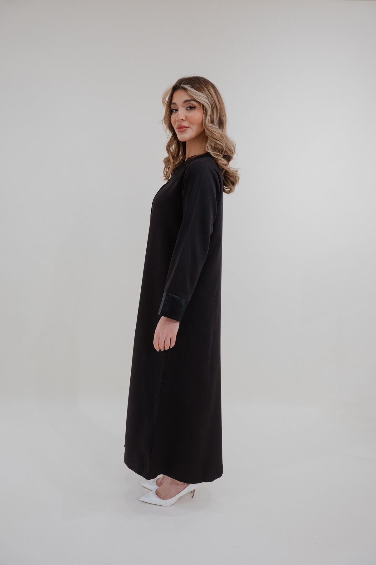 Black Short Sleeve Abaya – Élégance Aura Luxury Homewear