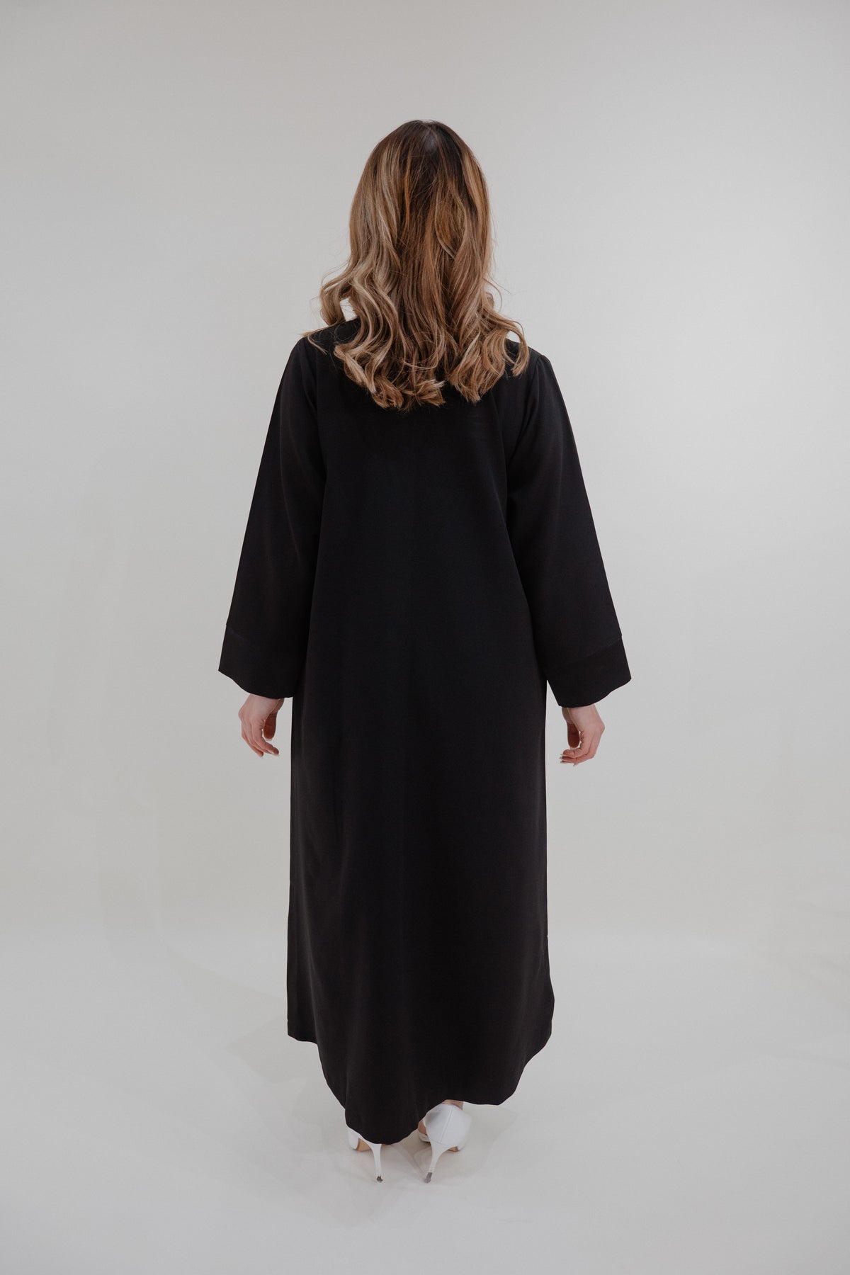 Black Abaya – Élégance Aura Luxury Homewear