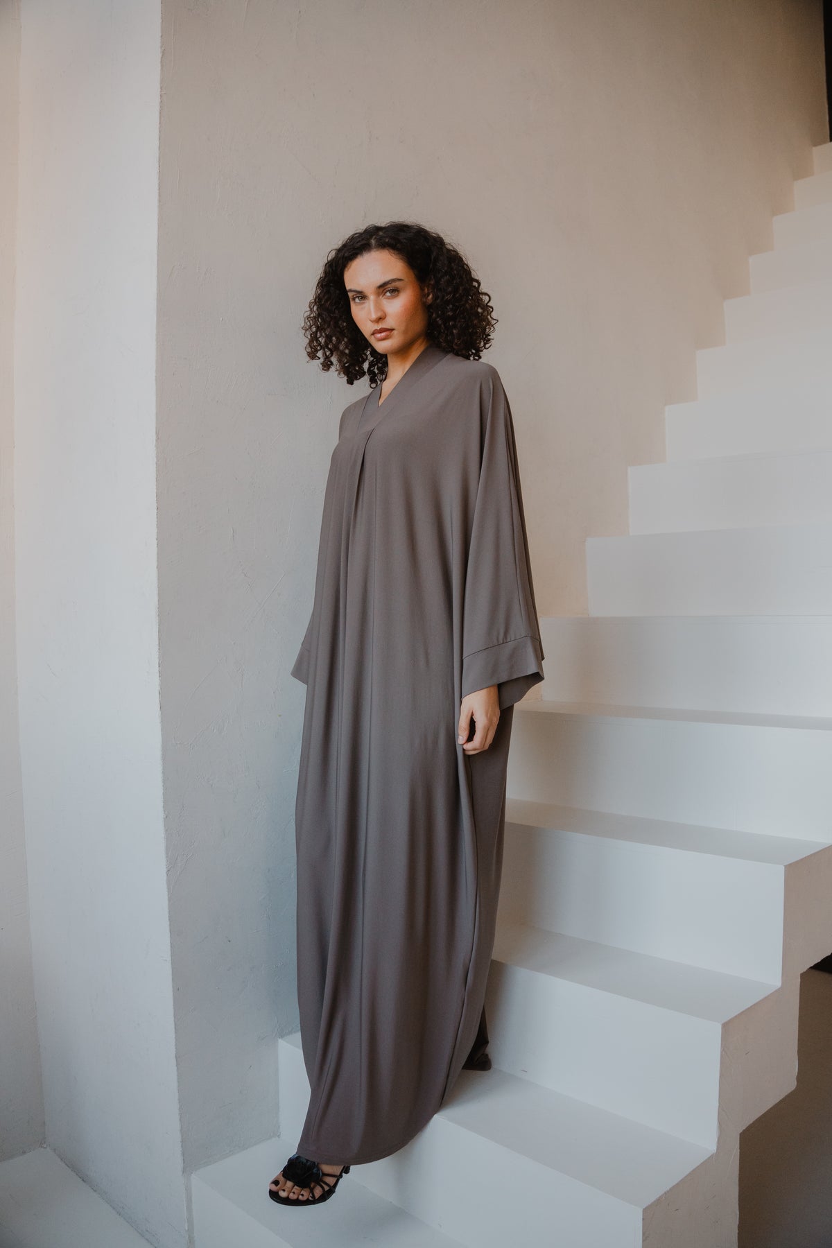Taupe Abaya – Élégance Kandora Luxury Homewear