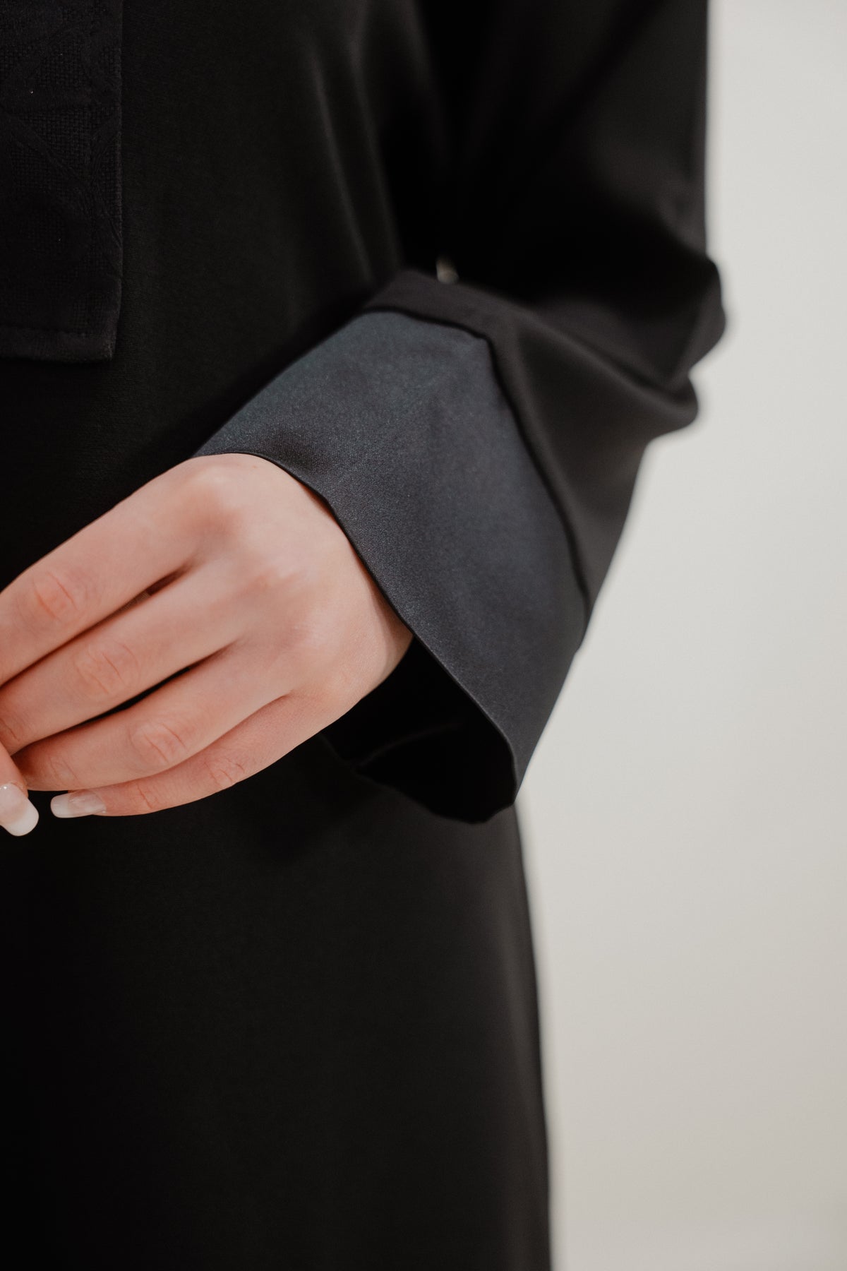 Black Abaya – Élégance Aura Luxury Homewear