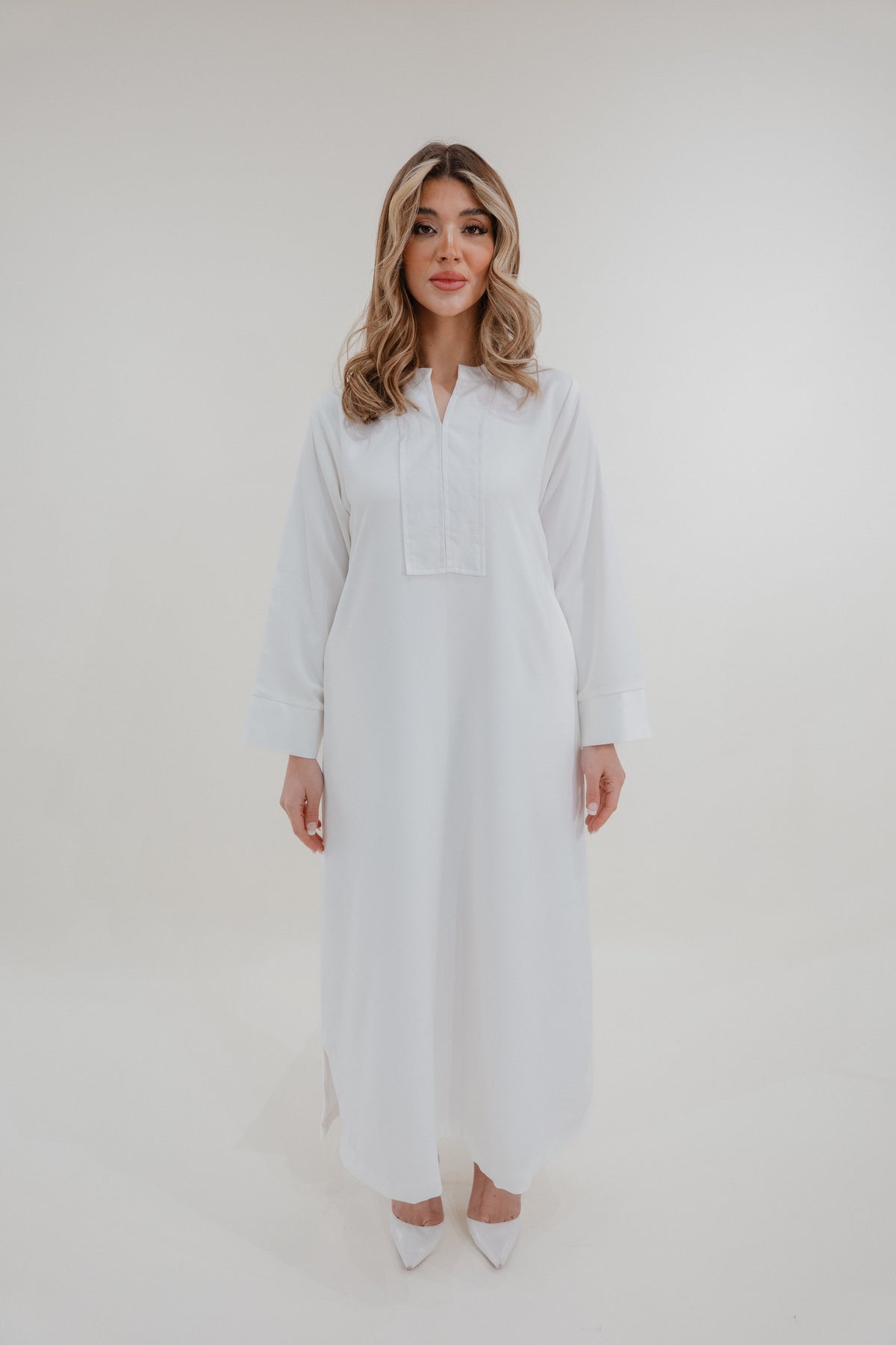 White Abaya – Élégance Aura Luxury Homewear