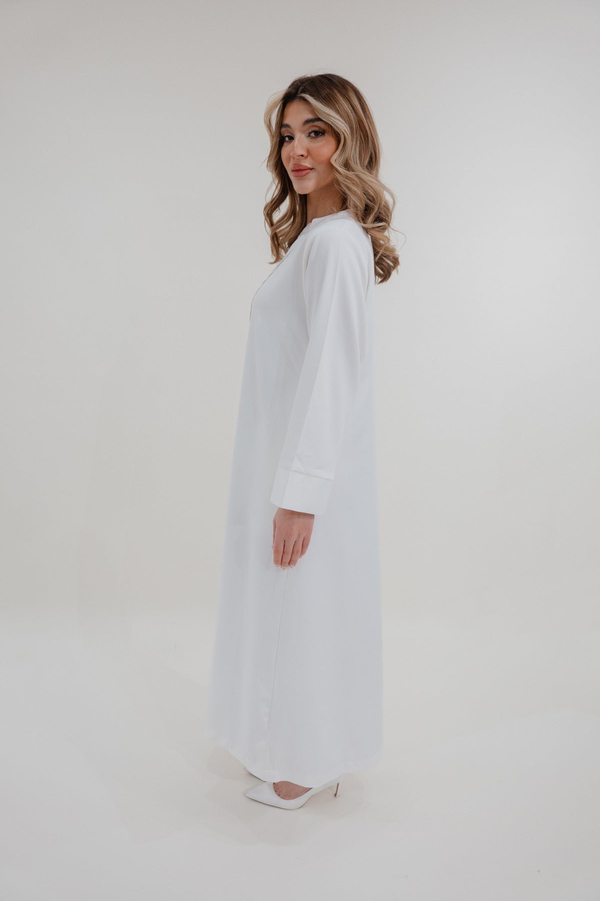 White Abaya – Élégance Aura Luxury Homewear