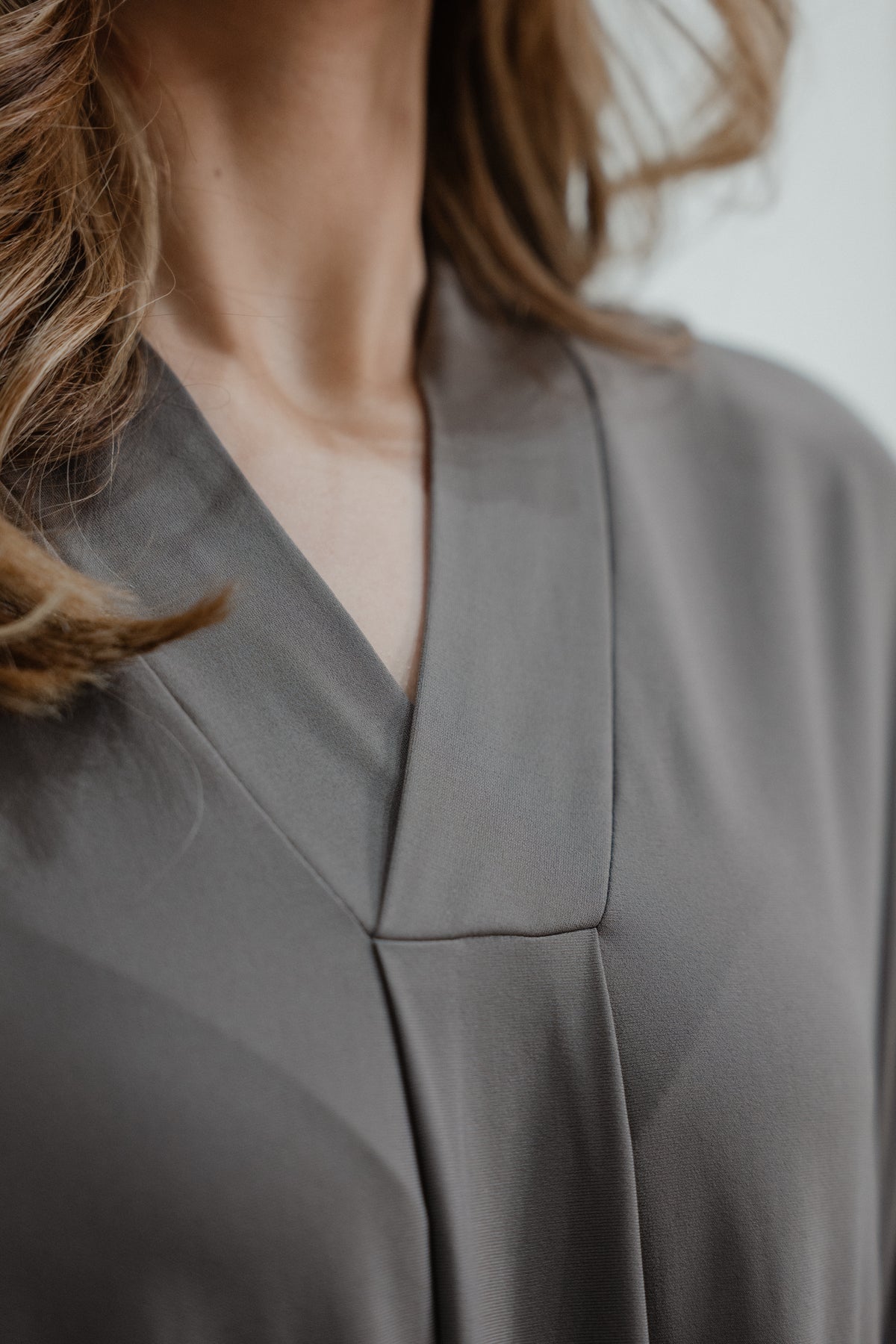 Taupe Abaya – Élégance Kandora Luxury Homewear