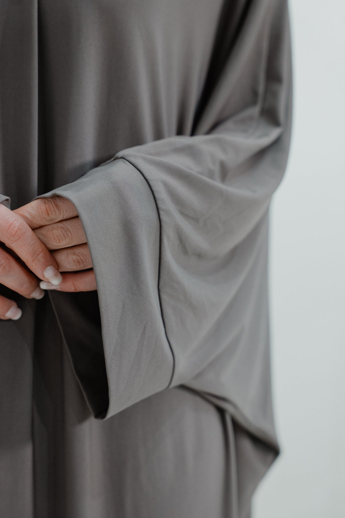 Taupe Abaya – Élégance Kandora Luxury Homewear