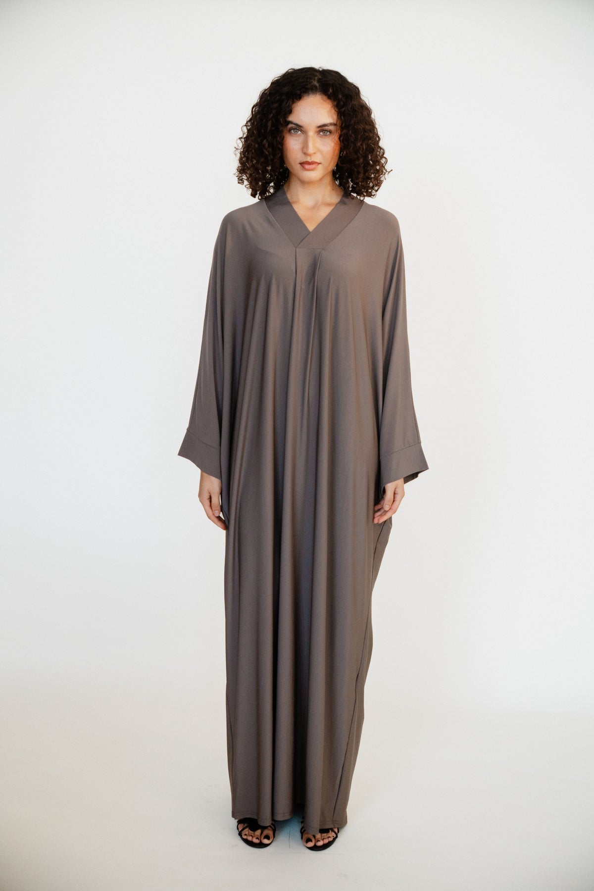 Taupe Abaya – Élégance Kandora Luxury Homewear
