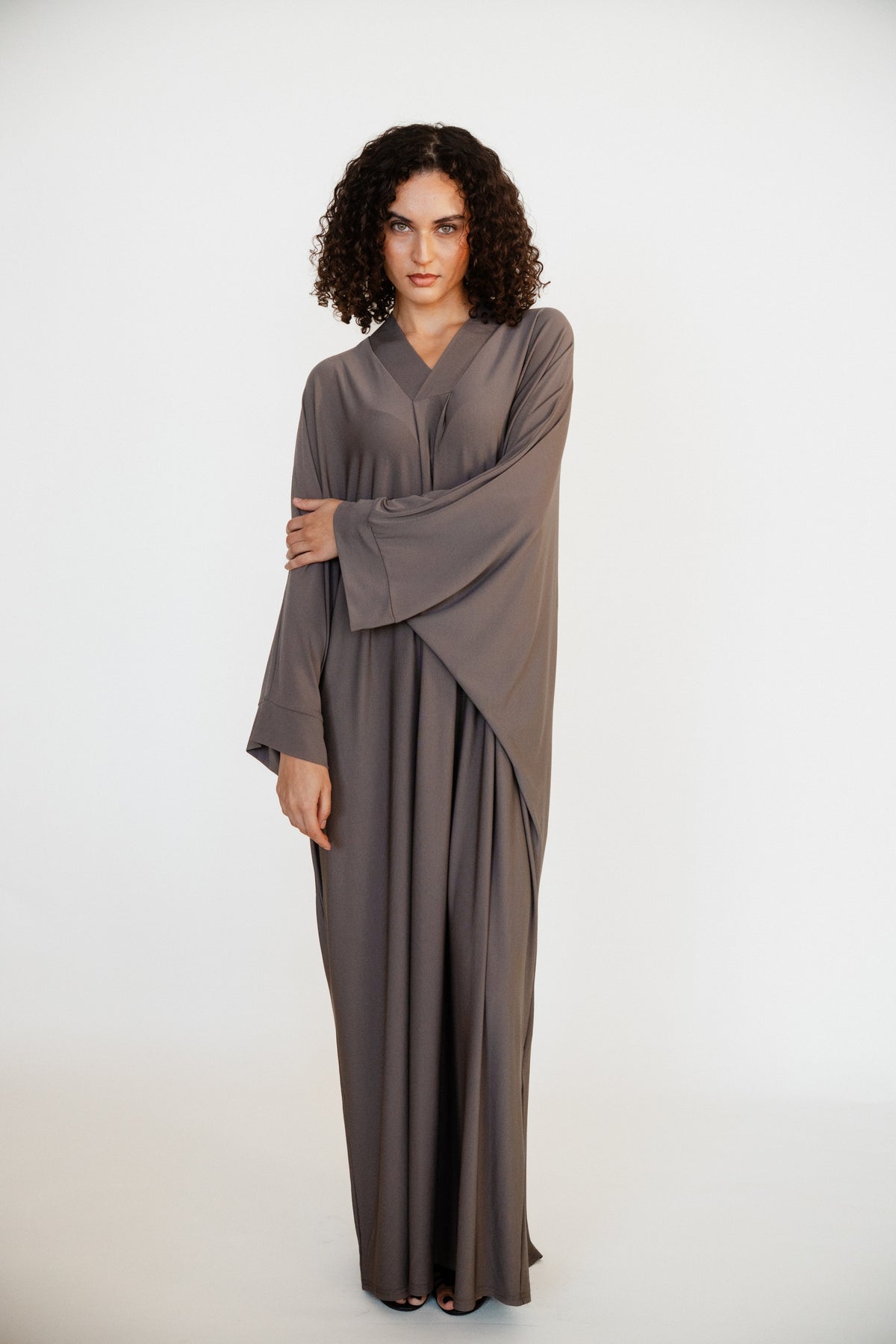 Taupe Abaya – Élégance Kandora Luxury Homewear