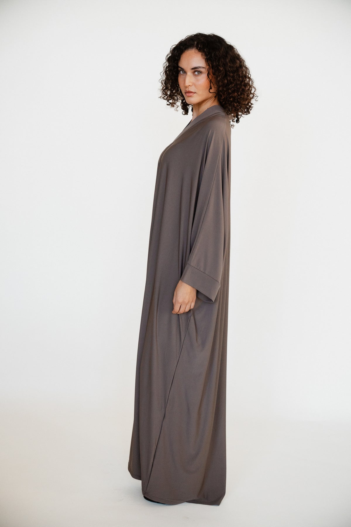 Taupe Abaya – Élégance Kandora Luxury Homewear