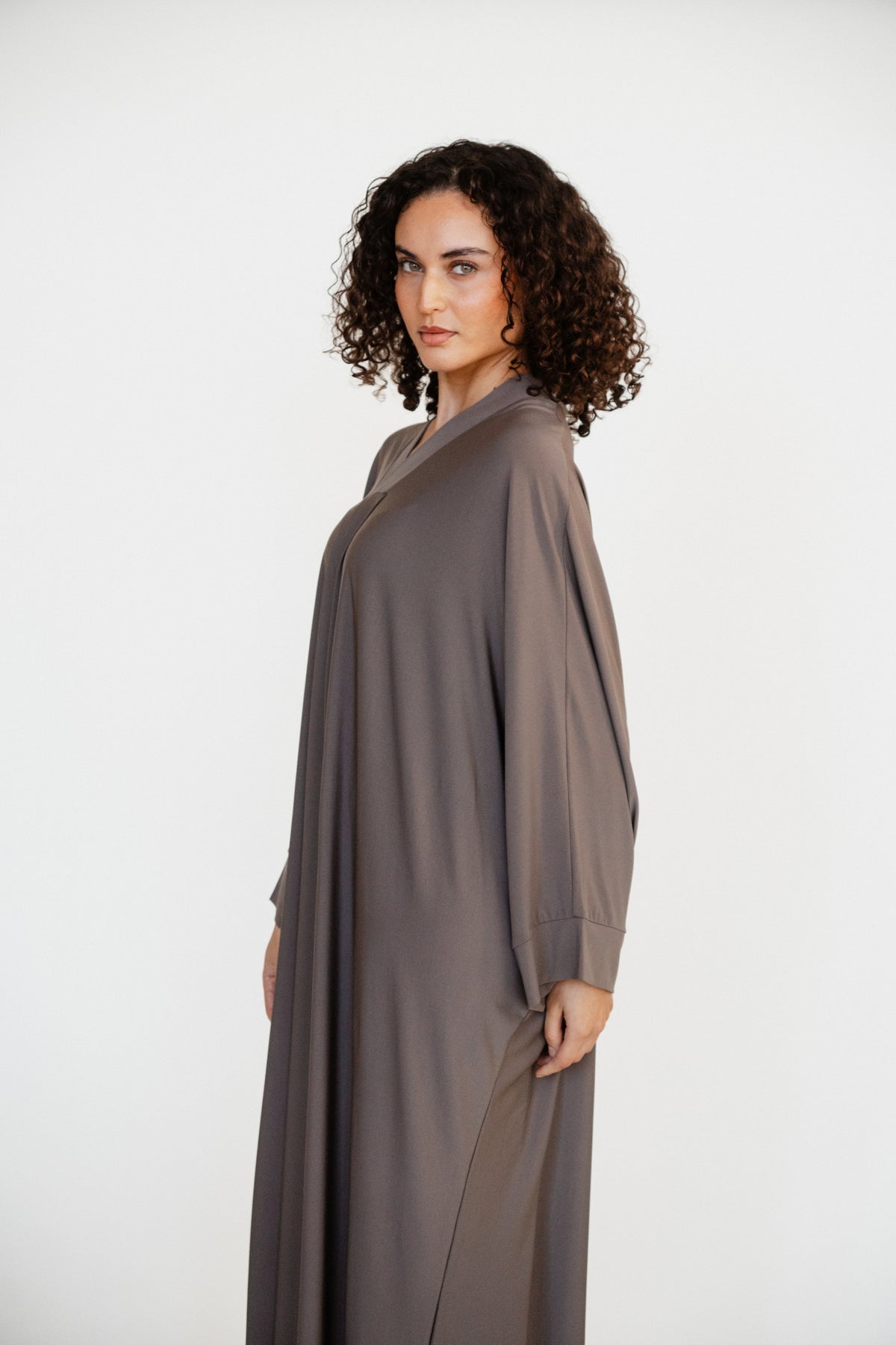 Taupe Abaya – Élégance Kandora Luxury Homewear