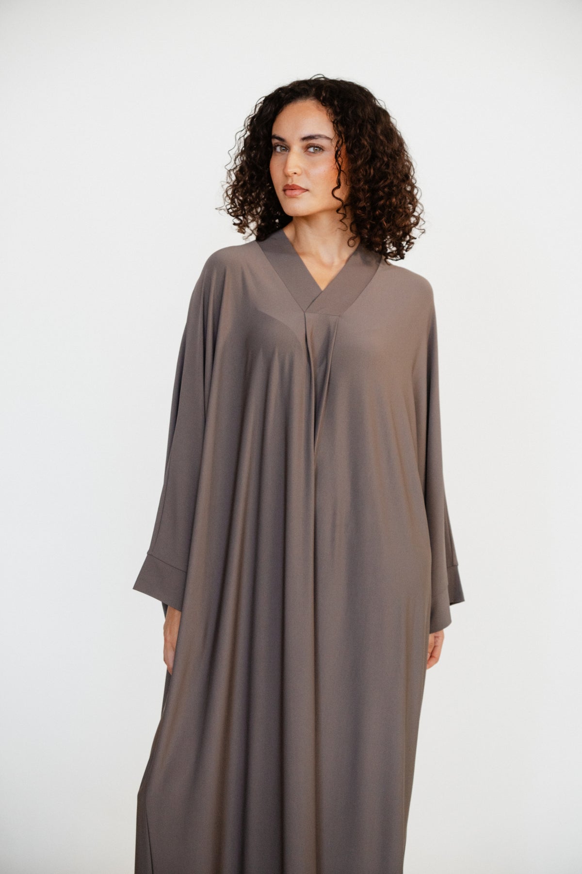 Taupe Abaya – Élégance Kandora Luxury Homewear